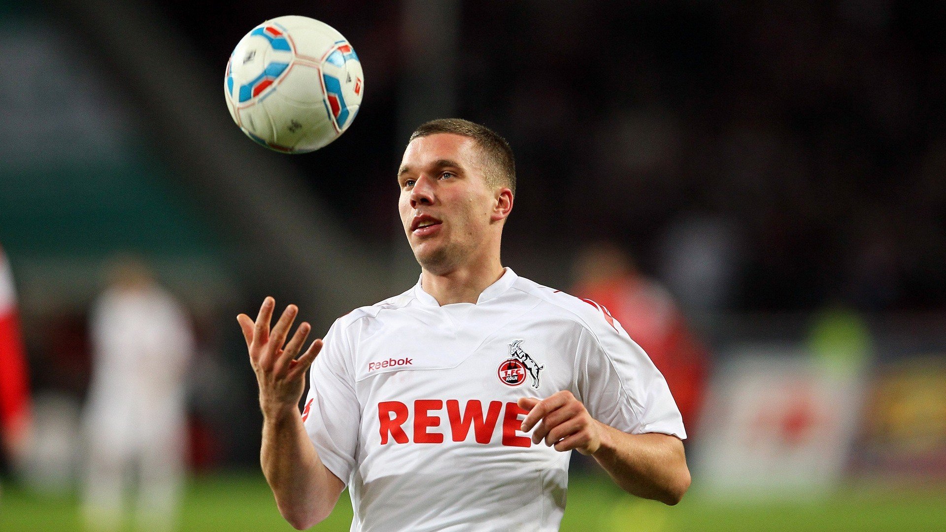 “性能巨兽：顶级豪车的速度狂潮”，性能车速度可以爆表的车