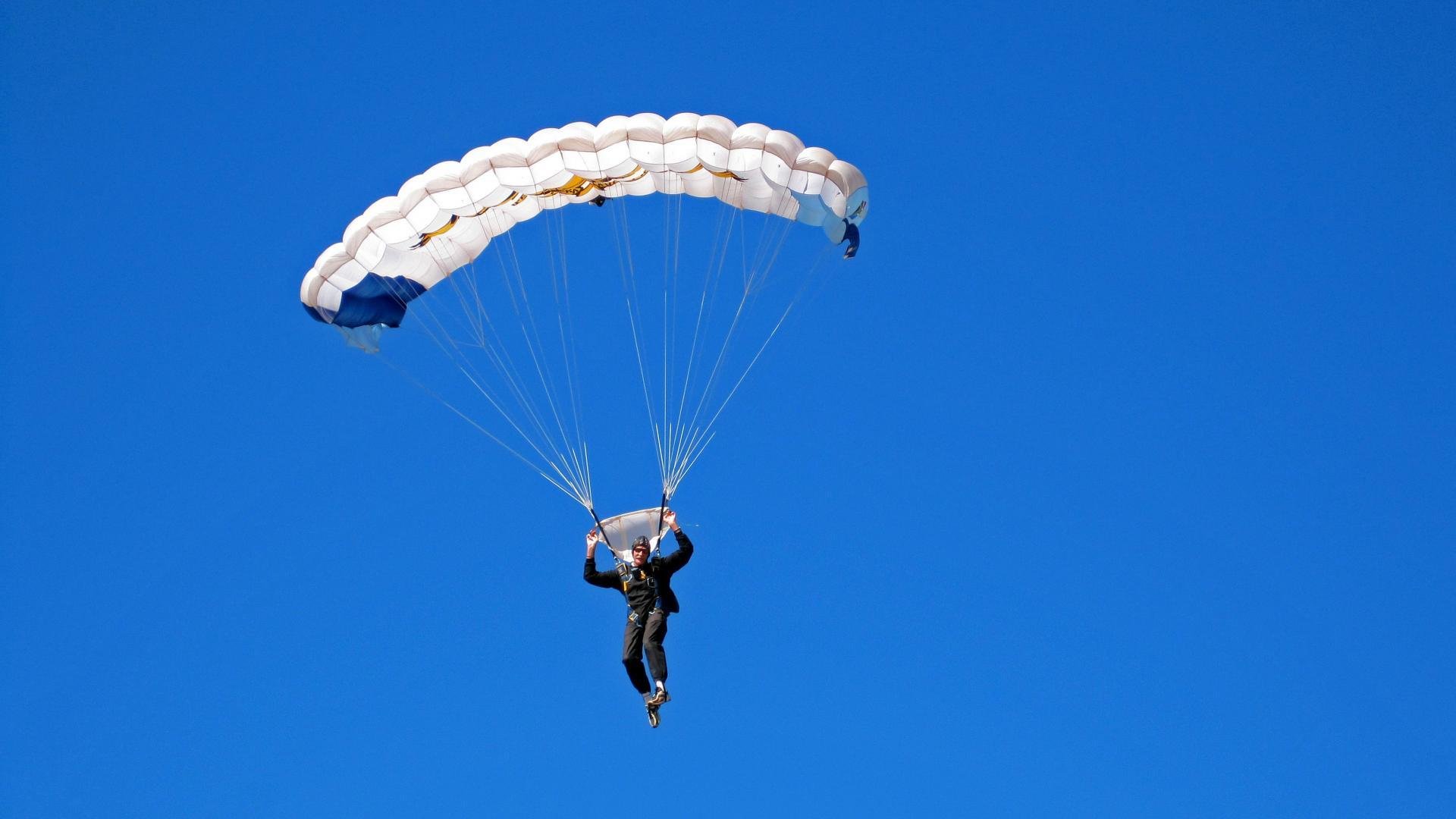 JIU YOU GAME-草根战队逆袭夺冠，展示崛起中的电竞新力量，草根队是什么意思